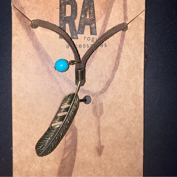 Rogue Accessories feather leather cord necklace - Picture 4 of 4